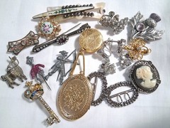 ANTIQUE/VINTAGE Mixed JEWELRY LOT OF 20 PINS/Brooches/Earrings
