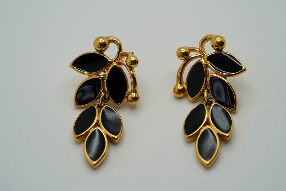 Vintage 4.2cm Trifari Glod Tone Black Enamel Leaf Dangle Earrings JB39