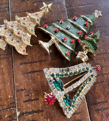 Lot of 4 Vintage Christmas Brooches Pins Trees Bell Rhinestones