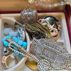 Mostly Vintage Jewlery Lot Some Signed All Wearable Brooches Necklaces Etc