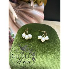 Vintage 14K Gold Freshwater Pearl Cluster Stud Earrings 0.8g -Petite and Elegant