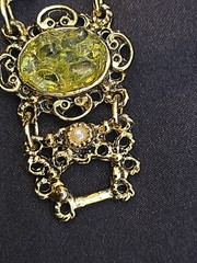 Vintage MCM Gold Tone Lime Green Glass Nugget Panel Link 7″ Bracelet Faux Pearl
