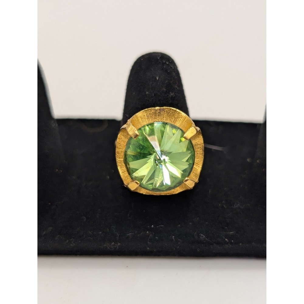 Vintage Glowing Green Rivoli Crystal Cocktail Ring Gold Tone Adjustable Band
