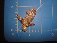 STUNNING SIGNED AD2001 EAGLE W/PEARL PAVE’ CRYSTAL RHINESTONES BROOCH GOLD PLATE
