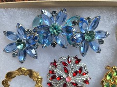 Lot of 10 Brooches/Pins Red Bird, Floral, Heart Misc # HH #18