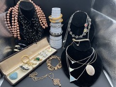 🔥ViNTage To MoD Jewelry Lot-22 Monet Joan Rivers Jewelmint Brooch Necklace Etc