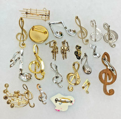 Vintage Musical Brooch Lot 21pc Treble Clef Notes Rhinestone Figural Gold Silver
