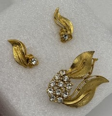 Vintage Unsigned Demi Parure Brushed Gold-Tone Leaves Rhinestone Brooch Clip Ear