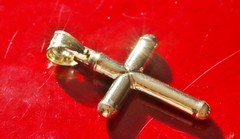 10k yellow gold pendant 0.01c white topaz 1.30″ diamond cut 2-sided cross 1.03gr