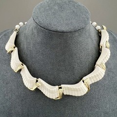 Vintage MCM Collar Necklace White Lucite Gold Tone Scalloped Link 15”