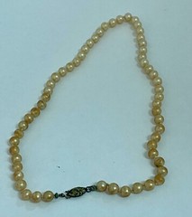 Antique Pearl Necklace With Oval Closure Beige Classy Style 16″ Creamy White