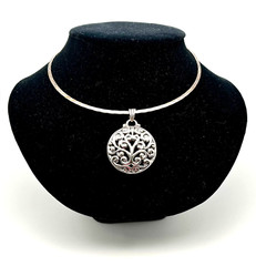 Beautiful Hard Round Necklace Silver 925 With A Special Pendant.