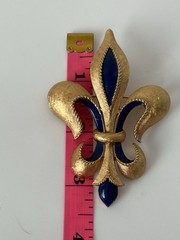 Vintage Crown Trifari Gold Tone Blue Enamel Fleur-de-Lis Brooch 3.25”