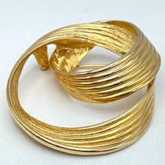 Vintage Gold-Tone Metal Engraved Hammered Abstract Swirling Double-Ring Brooch