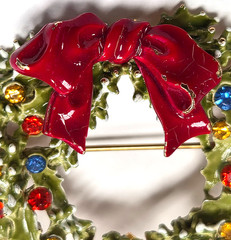 Vintage Signed ART Arthur Pepper Enamel Holly & Rhinestone Wreath Pin / Brooch