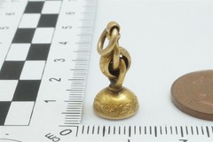 ANTIQUE ENGLISH GOLD AGATE SEAL FOB / CHARM ‘SJT’ c1860