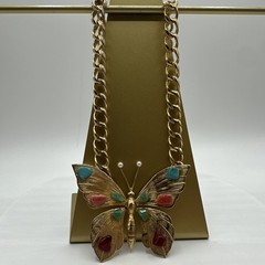 Vintage Focal Point Butterfly w/MultiStones Gold Toned Necklace. See pics.
