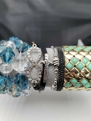 Nice Lot Of 6″ Bracelets Various Types And Colors