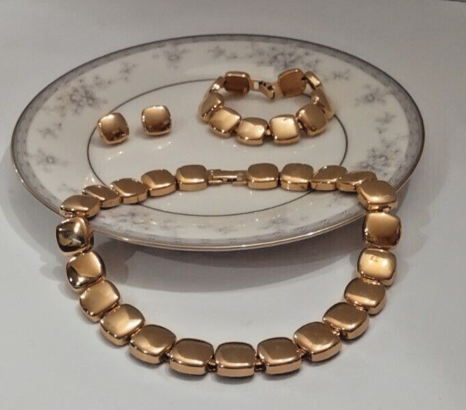 Vtg Napier Gold Tone Chunky Square Collar Necklace Bracelet Earrings Set