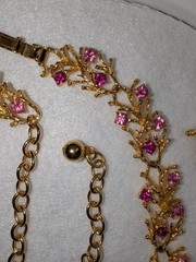 Stunning gold parure with brilliant pink stones in two different shades