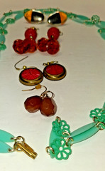 Nice Group Of Vintage Plastic Jewelry Carved Marbled Bakelite Earrings & Others