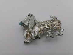 Vintage dog animal brooch pin silver-tone base metal turquoise color nose