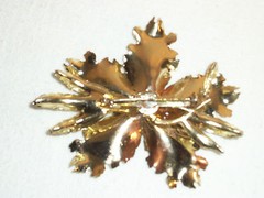 Beautiful Vintage Gold Tone Flower & Rhinestone Pin & Clip Earrings alloy metal