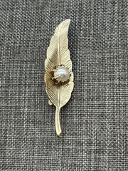 Leaf Feather Brooch 2.25 In Shell Pearl Accent Gold Elegant Vintage Retro Glam
