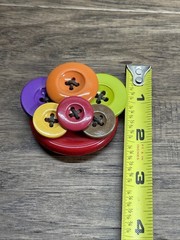 Vintage 1980’s 1990’s Plastic Button Cluster Brooch Pin Fashion Jewelry KG JD