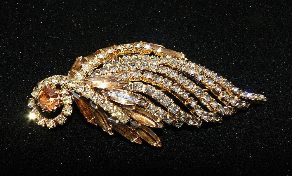 Stunning Vintage Citrine, Amber & Smoke Ice Rhinestones Stylized Feather Brooch