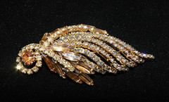Stunning Vintage Citrine, Amber & Smoke Ice Rhinestones Stylized Feather Brooch