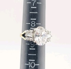 Vtg Sz 8.5 Ring Lg Oval Cubic Zirconia Rounds Baguette Fashion Jewelry Glam