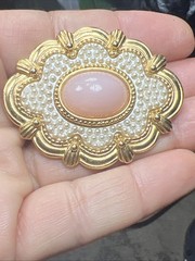 Avon Brooch Victorian Pink Cabochon Elegant Estate Vintage deco jewelry jewel
