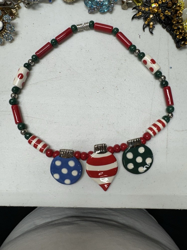 Vtg Flying Colors Christmas Ornaments Necklace ND