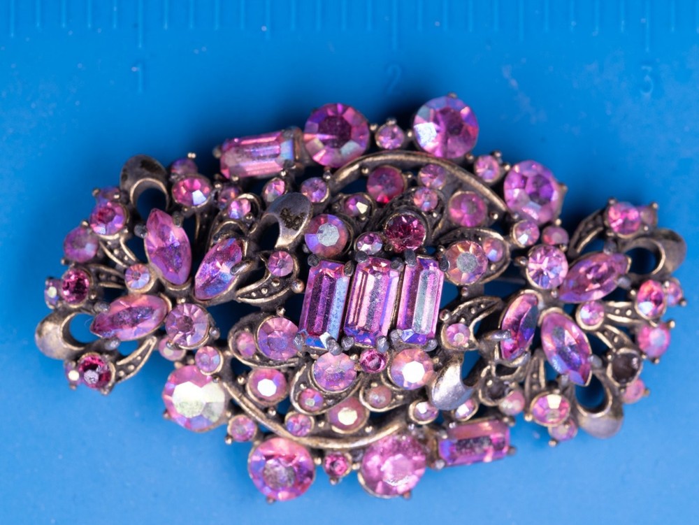 Hollycraft Rhinestone Brooch Pin Gold Tone 2.25″x1.25″ Purple Lavender 1957