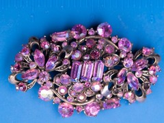 Hollycraft Rhinestone Brooch Pin Gold Tone 2.25″x1.25″ Purple Lavender 1957