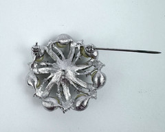 VTG Swirl Style Brooch/Pin Faux Pearl & Rhinestone Platinum Look 1-3/4″ Diameter