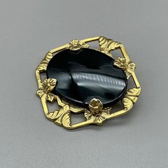 Vintage Brooch Womens Black Gold Tone Oval Faux Onyx Victorian Style 1.75 In