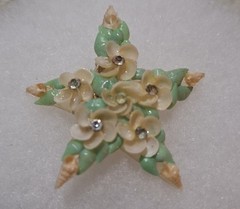 Vtg Star Shape Brooch Floral Motif Cream Green Seashells Rhinestone 1950s-1970s