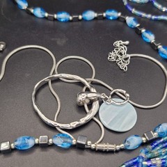 Lot 4 Necklaces Silver Tone Blues Beachy Glass Shells Beautiful Stackable 17-21″