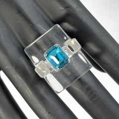 Modernist Lucite Ring Clear Blue Rhinestone Size 7.75-8 Chunky Post Modern