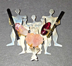 IRINIRI SIGNED PEOPLE/FAMILY 925 STERLING SILVER BROOCH W/ QUARTZ STONES C. 1990