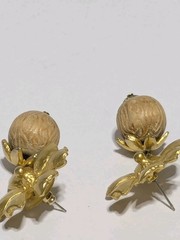 Vintage Gold Tone Flower & Wood Bead Stud Dangle Earrings 2″. BOHO. 70’s.