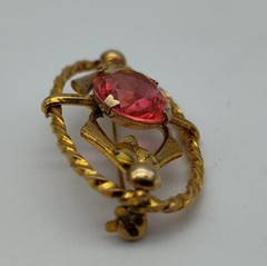 Vintage Oval Red/Orange Variegated Stone Gold Tone Pin Brooch Lapel