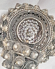 Silver Toned Beehive Compartment Ring Size 6 – 14.86 grams – Intricate Detail