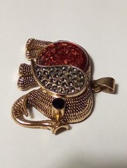 BEAUTIFUL LUCKY GOLDEN ELEPHANT LOGO PENDANT GREAT FOR ANY VINTAGE COLLECTION!