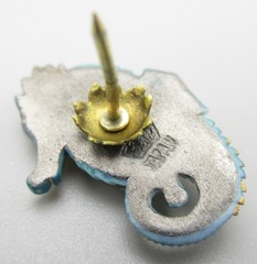 UNUSUAL TOSHIKANE STERLING SILVER PORCELAIN SEAHORSE TIE TACK PIN BROOCH
