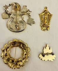 Lot of 4 Vintage Christmas Holiday Brooches Pins Jewelry Snowman Wreath Candles