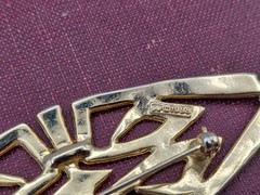 3.5″ JJ Horizontal Shaped Gold-Toned Symmetrical Hammered Metal Brooch
