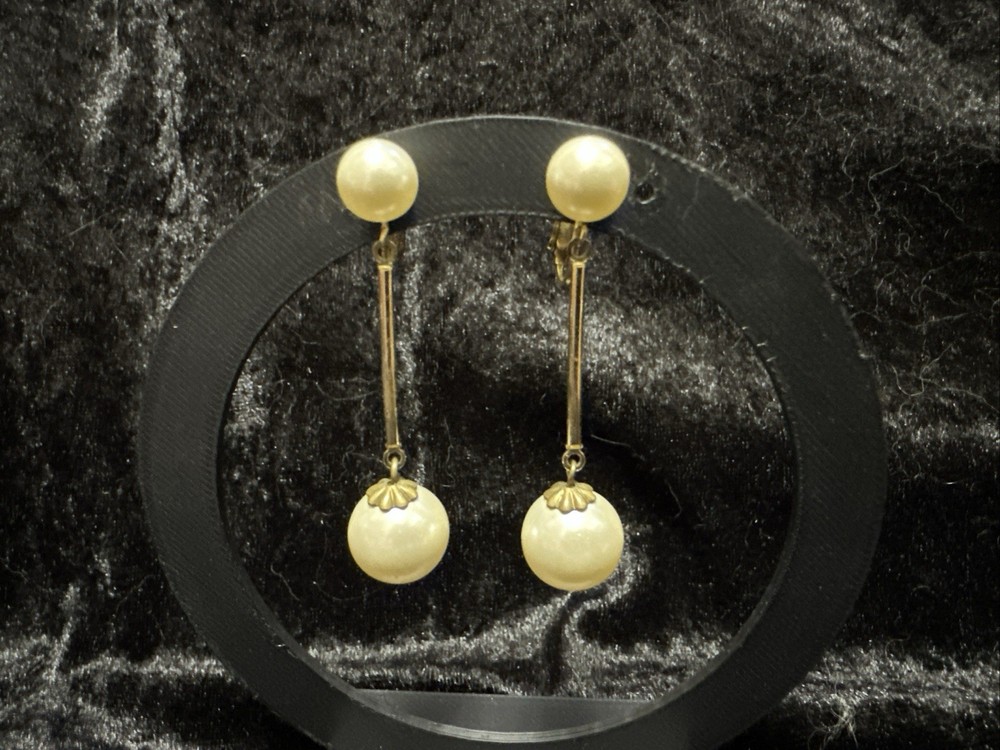 Vintage Marvella Imitation Pearl Dangle Screw-Back Earrings Gold White Round